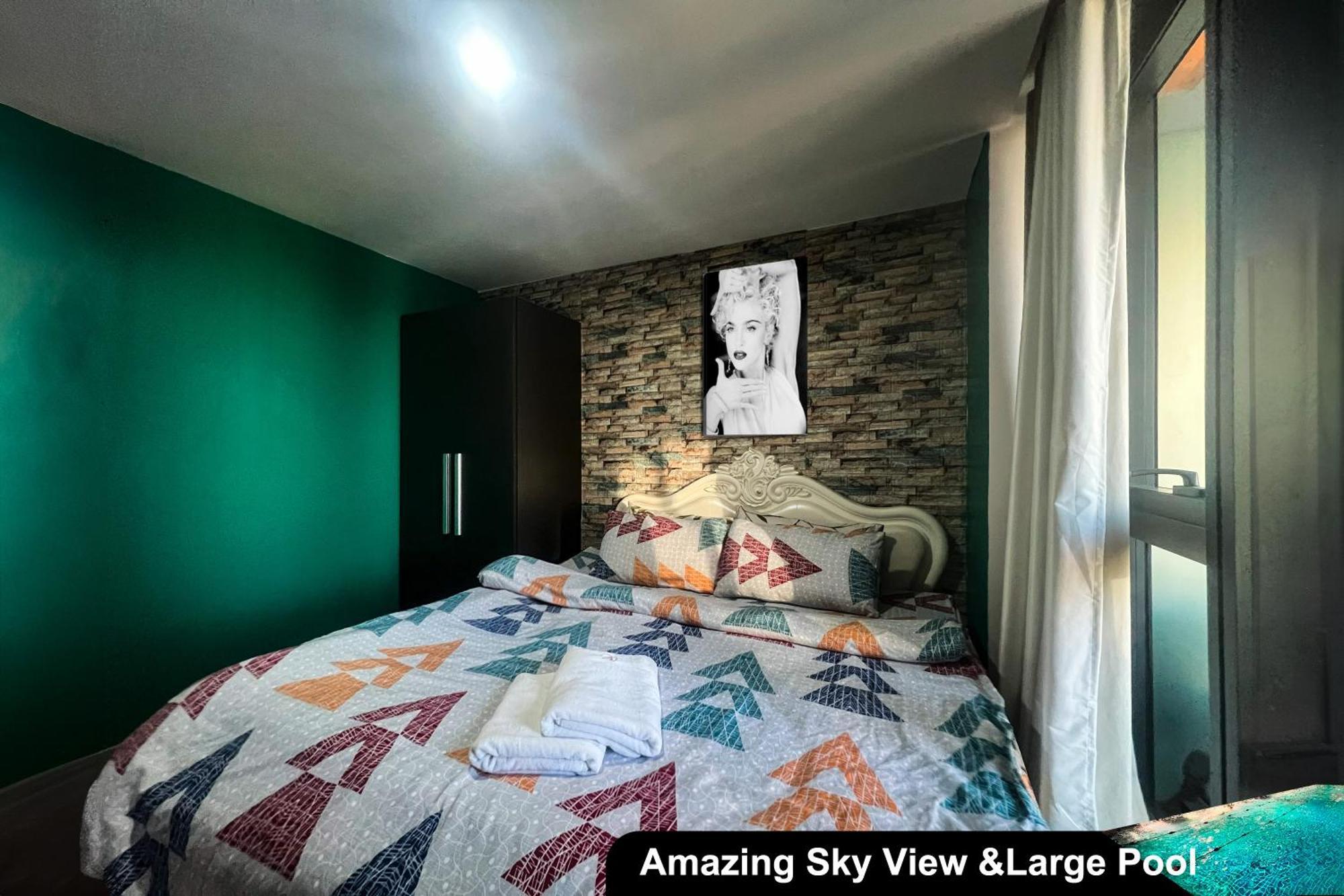 Aparthotel Century Spire Makati Makati City
